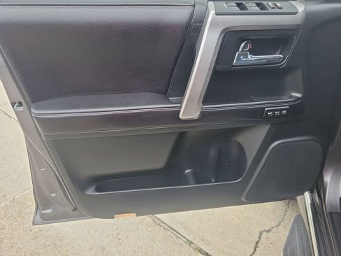 Used 2016 Toyota 4Runner Limited image 12