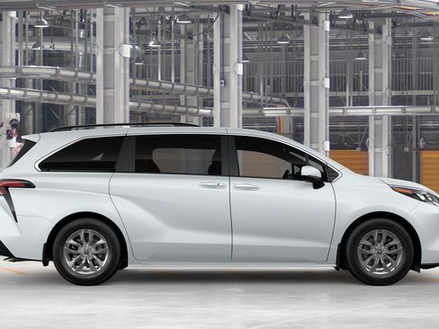 New 2026 Toyota Sienna XLE FWD image 14