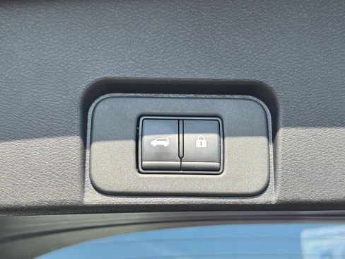 Used 2025 Nissan Rogue SV AWD/4WD image 23