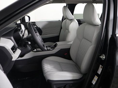 New 2025 Mitsubishi Outlander SEL image 32