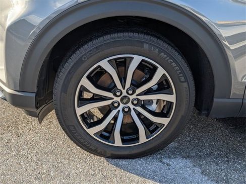 Used 2025 Ford Explorer ST-Line w/ Premium Package image 5