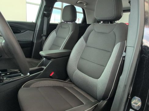 Used 2023 Chevrolet TrailBlazer LT FWD image 11