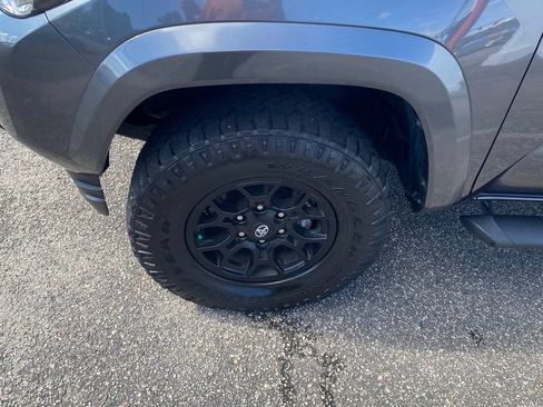 Used 2022 Toyota Tacoma SR5 w/ Technology Package RWD image 18