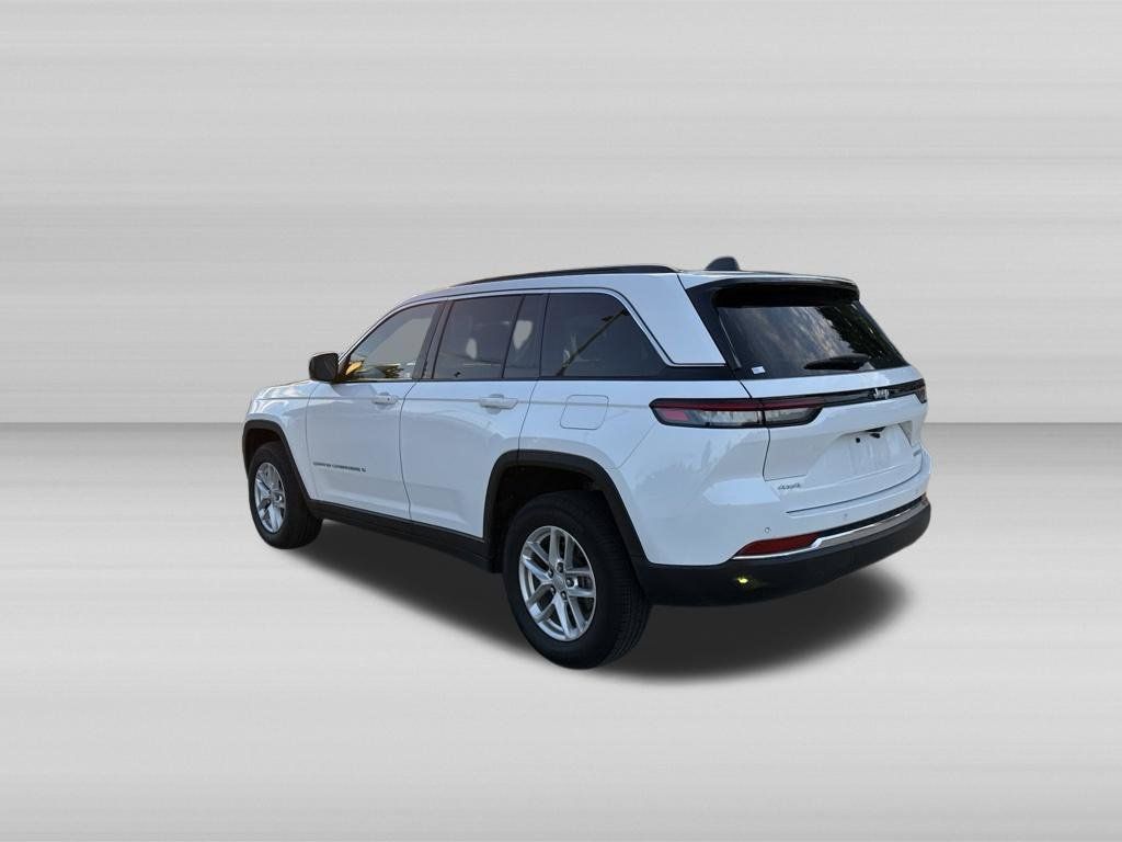 Used 2025 Jeep Grand Cherokee Laredo X w/ Luxury Tech Group I AWD/4WD image 8