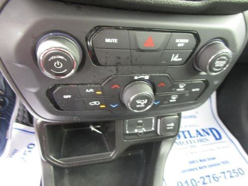 Used 2022 Jeep Renegade Sport w/ Sport Appearance Group image 13