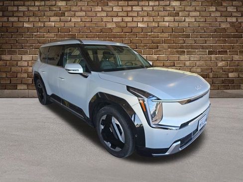 Used 2024 Kia EV9 Land AWD/4WD image 1