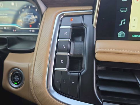 Used 2023 Chevrolet Tahoe Premier AWD/4WD image 21