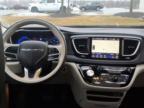 Certified 2020 Chrysler Pacifica Limited image 10