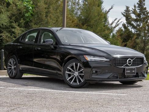 Used 2021 Volvo S60 T5 Momentum image 4