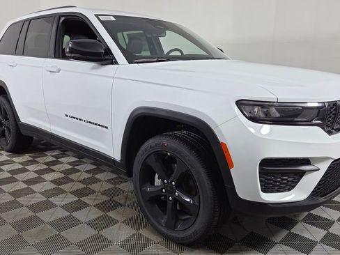 New 2025 Jeep Grand Cherokee Altitude image 1