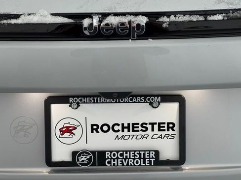 Used 2023 Jeep Grand Cherokee Laredo image 40