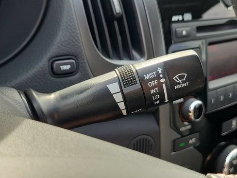 Used 2010 Kia Forte Koup SX w/ Leather Pkg FWD image 23