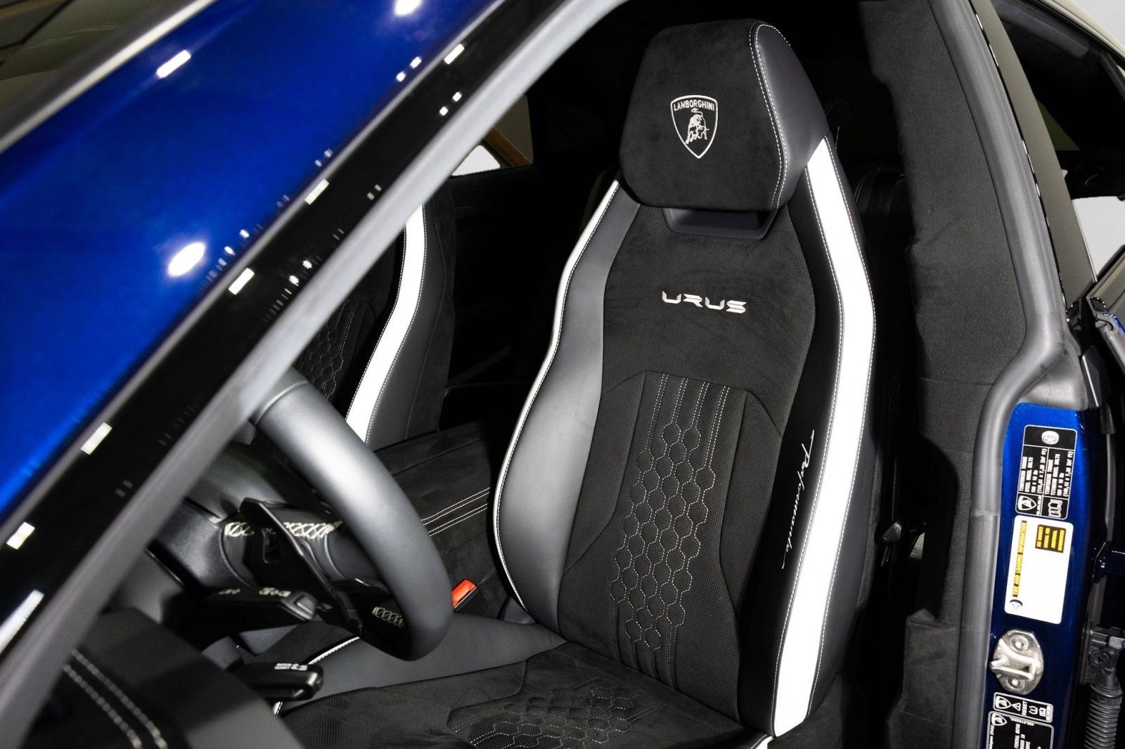 Used 2024 Lamborghini Urus Performante AWD/4WD image 39
