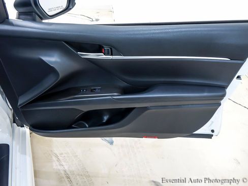 Used 2021 Toyota Camry SE FWD image 29
