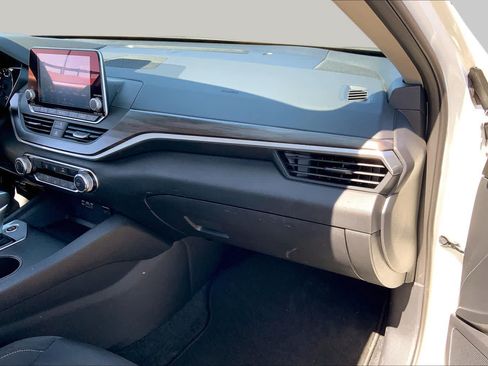 Used 2025 Nissan Altima 2.5 SV FWD image 19