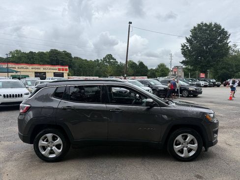 Used 2019 Jeep Compass Latitude FWD image 8