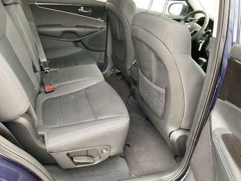 Used 2020 Kia Sorento LX image 10