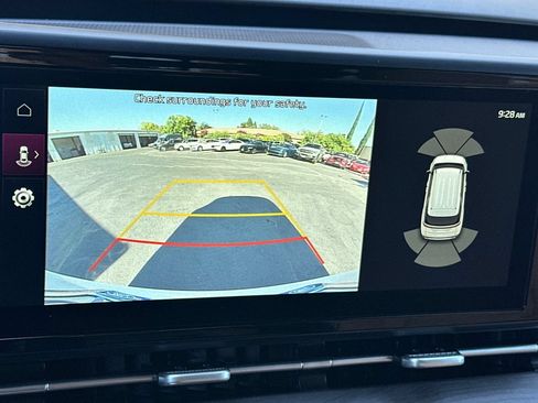 Used 2024 Kia Carnival EX FWD image 18