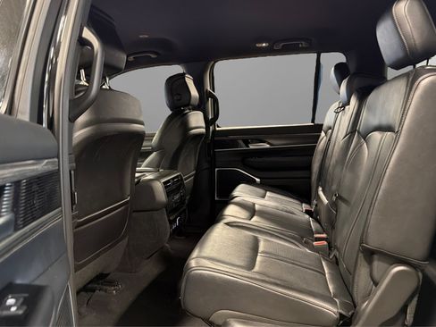 Used 2024 Jeep Wagoneer L Series II w/ Flexible Seating Group AWD/4WD image 39