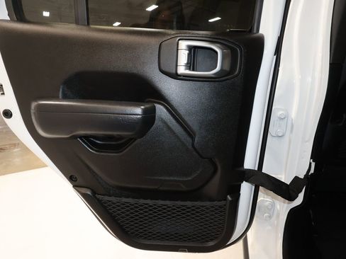 Used 2025 Jeep Wrangler Unlimited Rubicon image 20