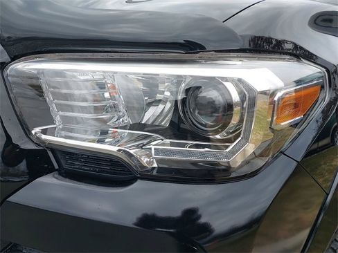 Used 2021 Toyota Tacoma TRD Sport image 28