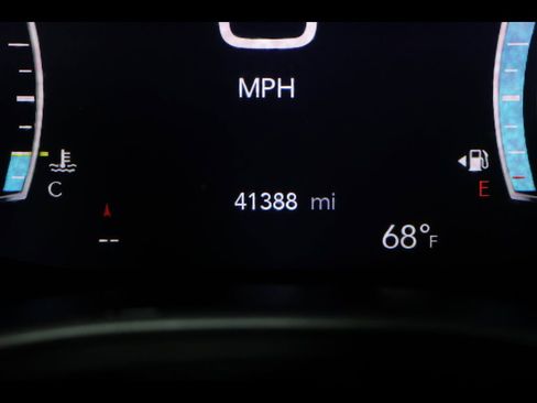 Used 2025 Chrysler Pacifica Select image 23