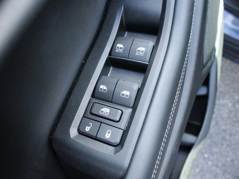 Used 2024 Jeep Grand Cherokee Laredo image 11