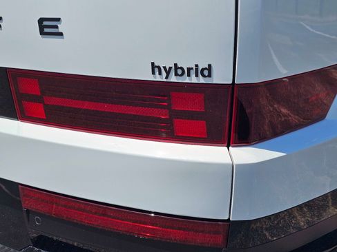 Used 2025 Hyundai Santa Fe Calligraphy FWD image 9
