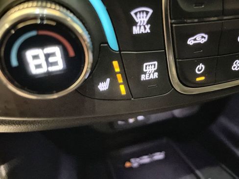 Used 2023 Chevrolet Traverse LT w/ Rear Camera Mirror Package image 33