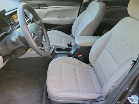 Used 2020 Hyundai Elantra SE FWD image 9