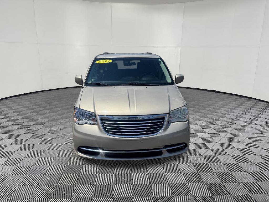 Used 2014 Chrysler Town & Country Touring FWD image 3