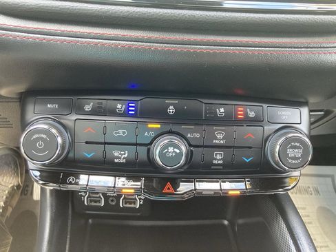 Used 2023 Dodge Durango GT image 29