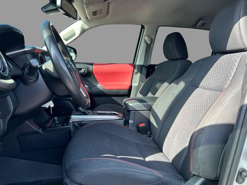 Used 2021 Toyota Tacoma SR5 RWD image 13