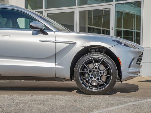 Used 2022 Aston Martin DBX Base image 10