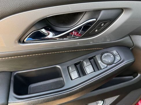 Used 2021 Chevrolet Traverse RS image 11