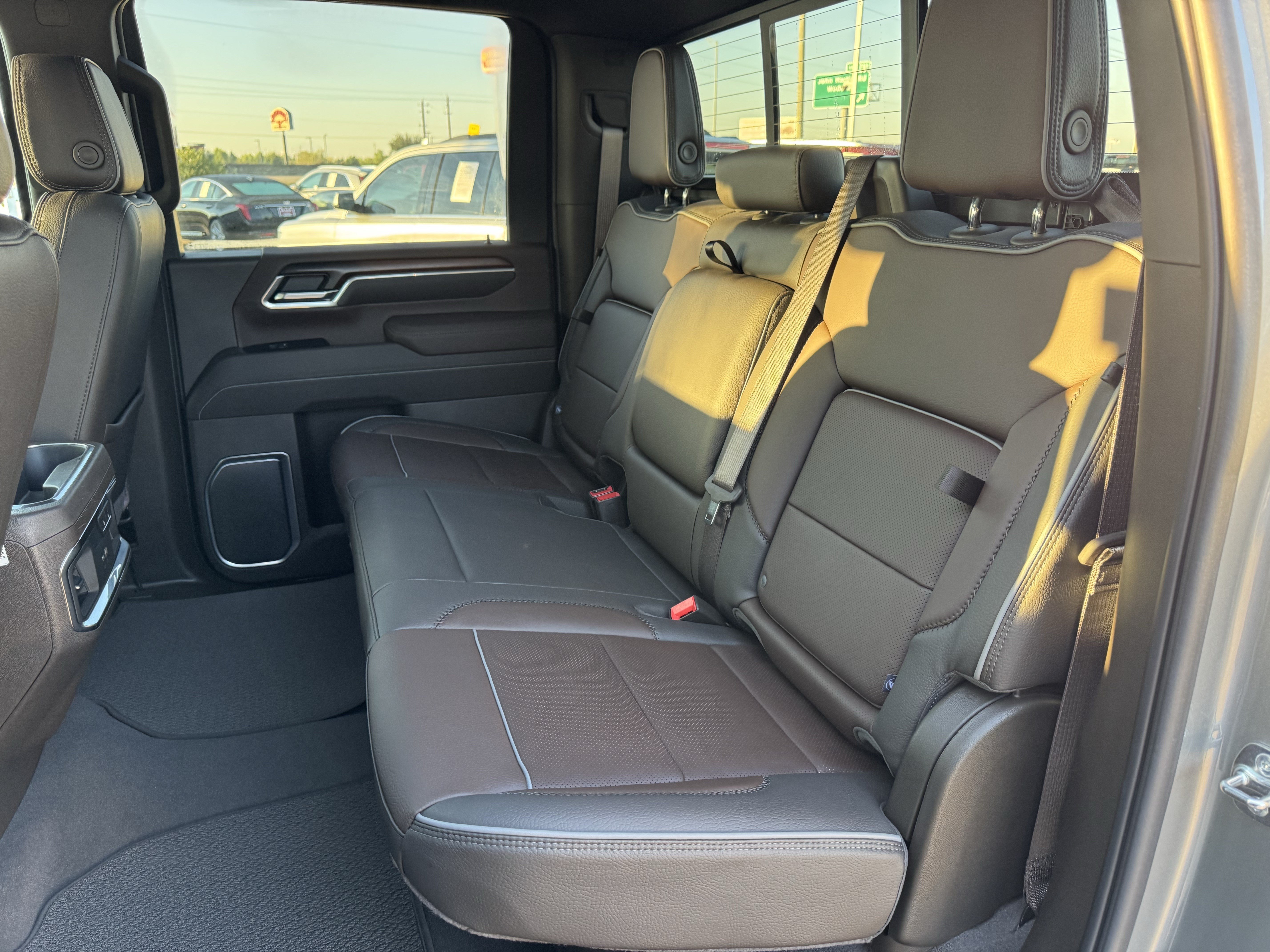 Used 2025 GMC Sierra 2500 Denali w/ Denali Reserve Package AWD/4WD image 25