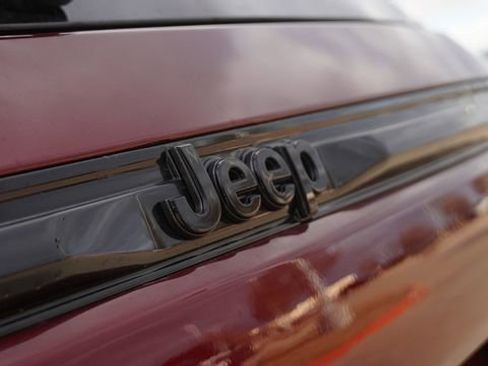 New 2025 Jeep Grand Cherokee Limited image 12