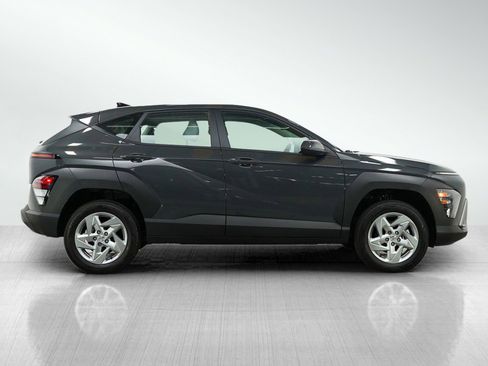 Used 2024 Hyundai Kona SE AWD/4WD image 6