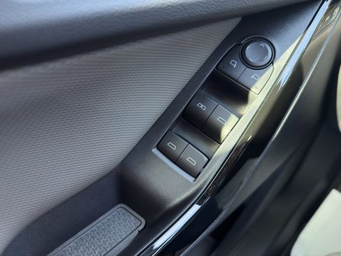 New 2026 Chevrolet Equinox LT image 25