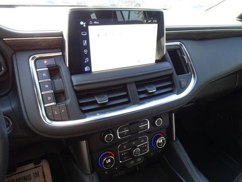 Used 2022 Chevrolet Tahoe Z71 w/ Luxury Package image 19