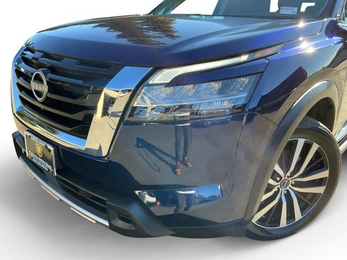 Used 2023 Nissan Pathfinder Platinum w/ Cargo Package image 9