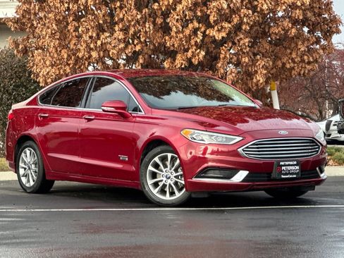 Used 2018 Ford Fusion Energi SE image 2