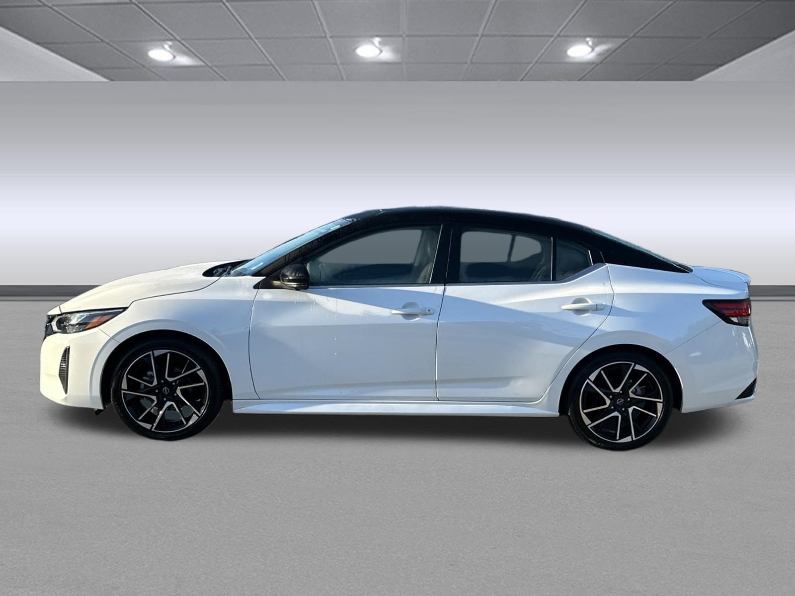 Used 2025 Nissan Sentra SR w/ SR Premium Package FWD image 6