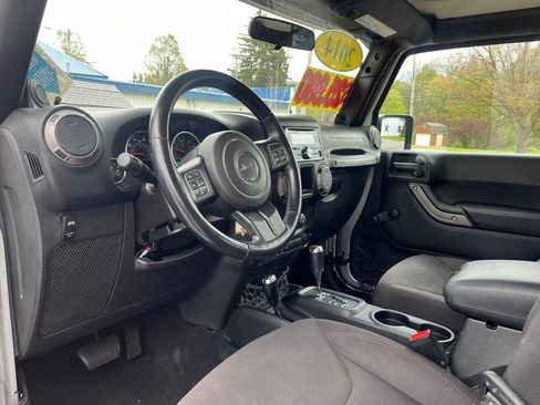 Used 2014 Jeep Wrangler Unlimited Sport w/ Connectivity Group AWD/4WD image 11