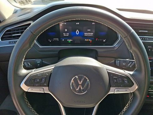Used 2022 Volkswagen Tiguan SE AWD/4WD image 19