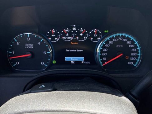 Used 2018 Chevrolet Suburban Premier RWD image 19