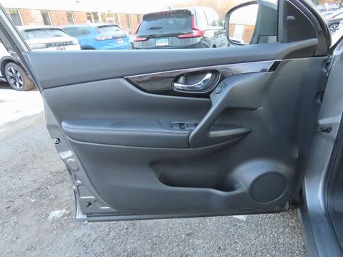 Used 2018 Nissan Rogue Sport SL w/ SL Premium Package image 15