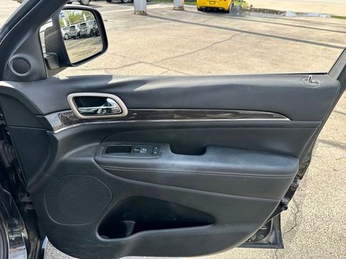 Used 2014 Jeep Grand Cherokee Overland image 24