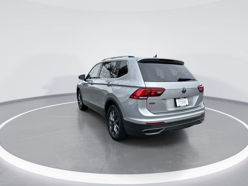 Used 2022 Volkswagen Tiguan SE w/ Panoramic Sunroof Package FWD image 6