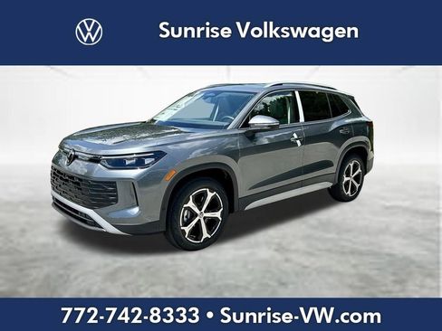 New 2026 Volkswagen Tiguan SE AWD/4WD image 1